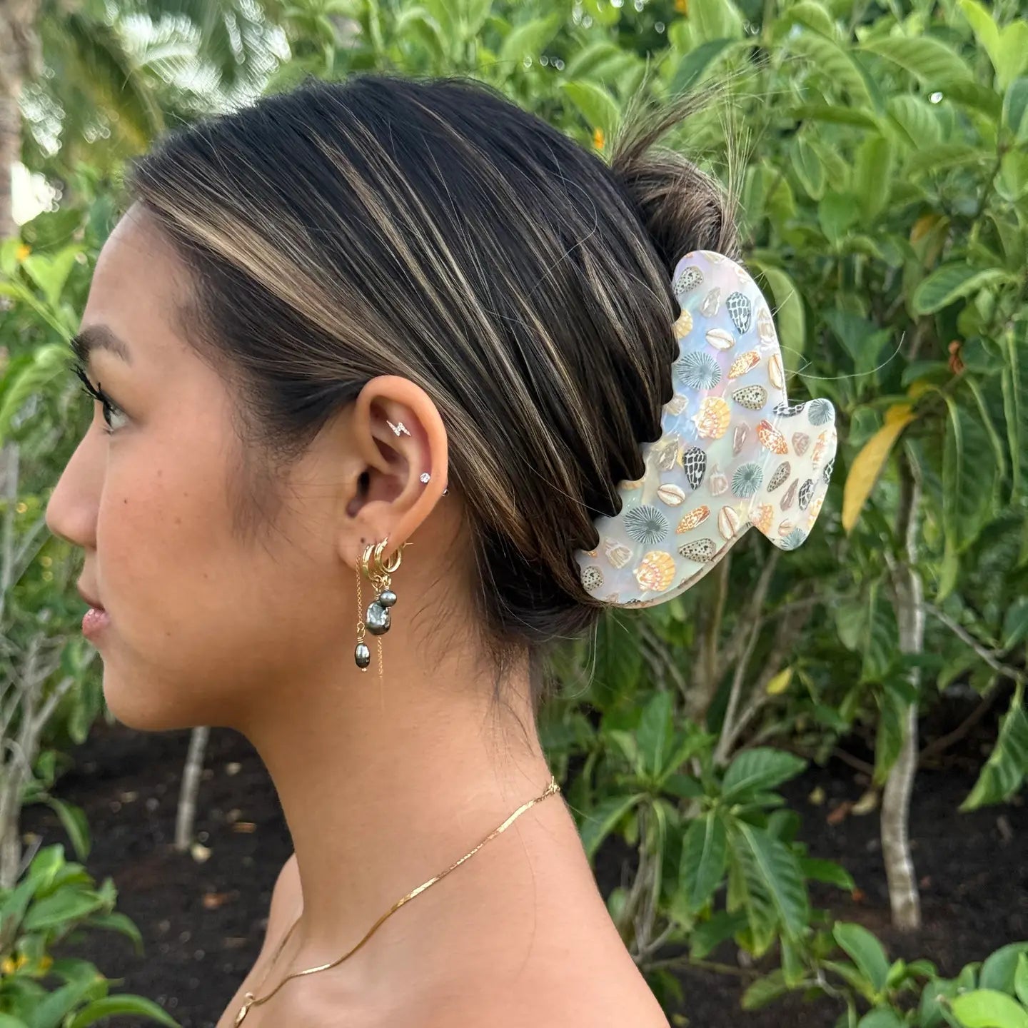Bombucha SHELL HUNTAH Hair Claw - Phases Hawaii