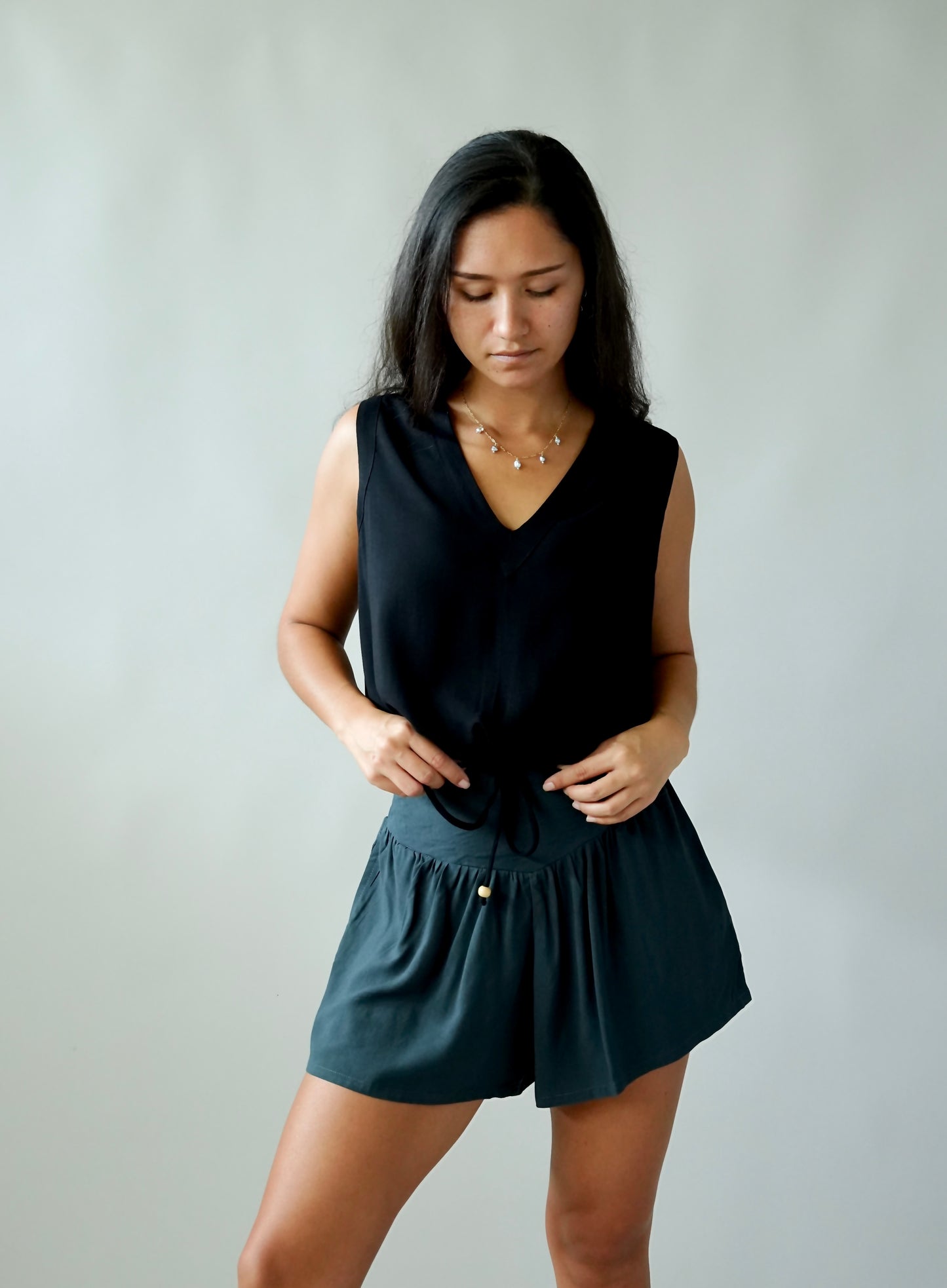 Elya Shorts - Solid Carbon