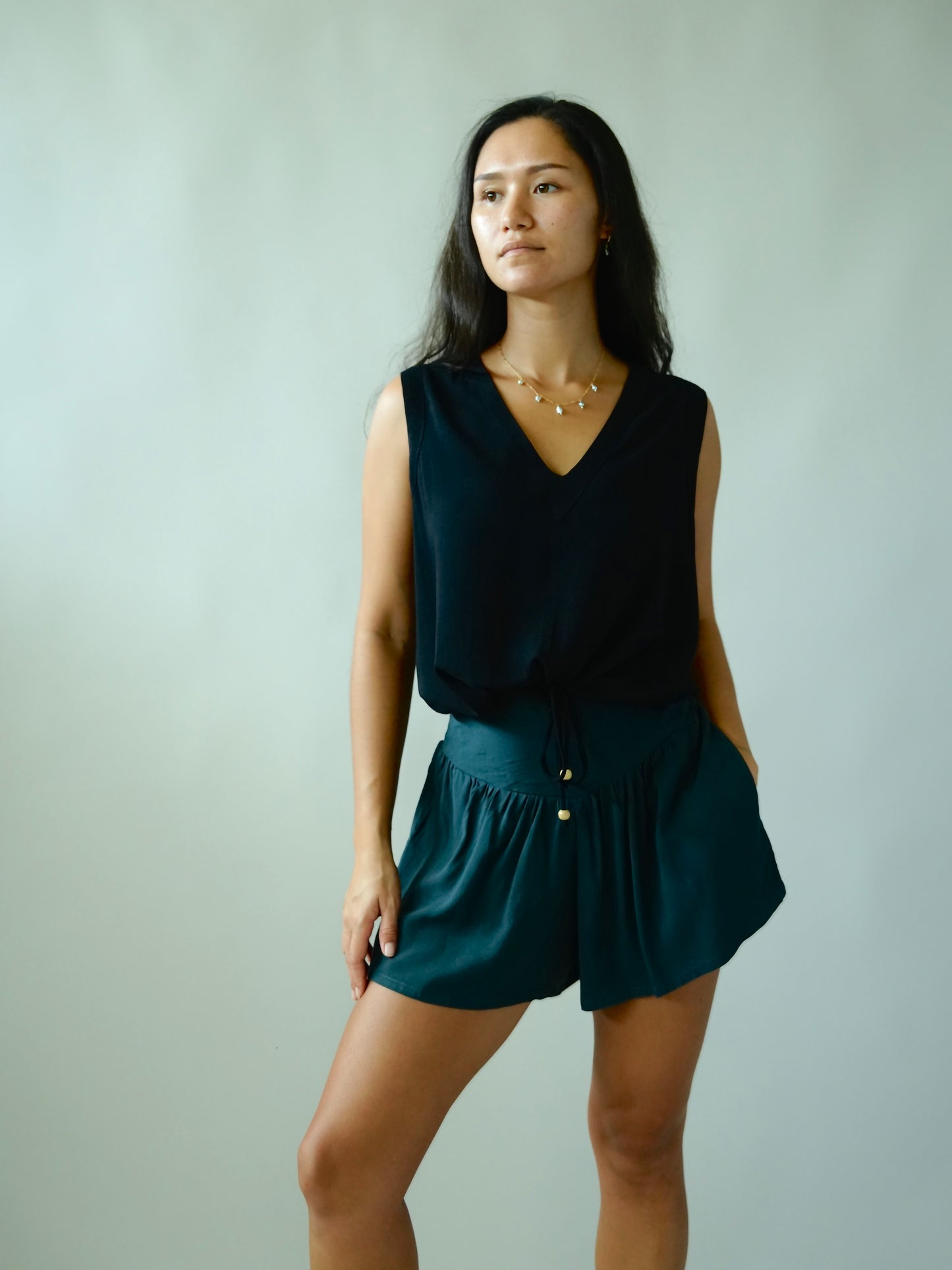 Elya Shorts - Solid Carbon