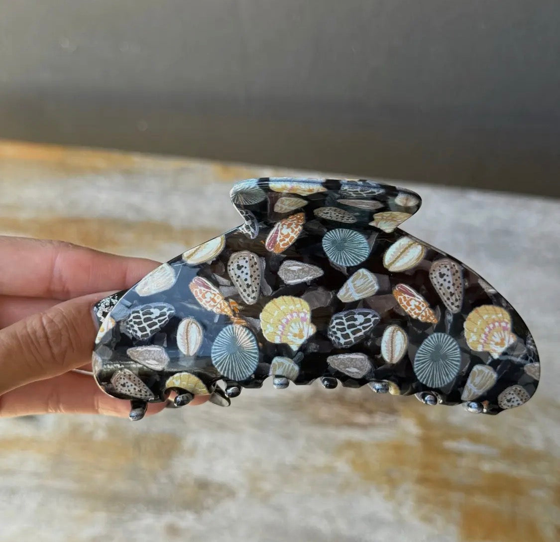 Bombucha SHELL HUNTAH Hair Claw - black