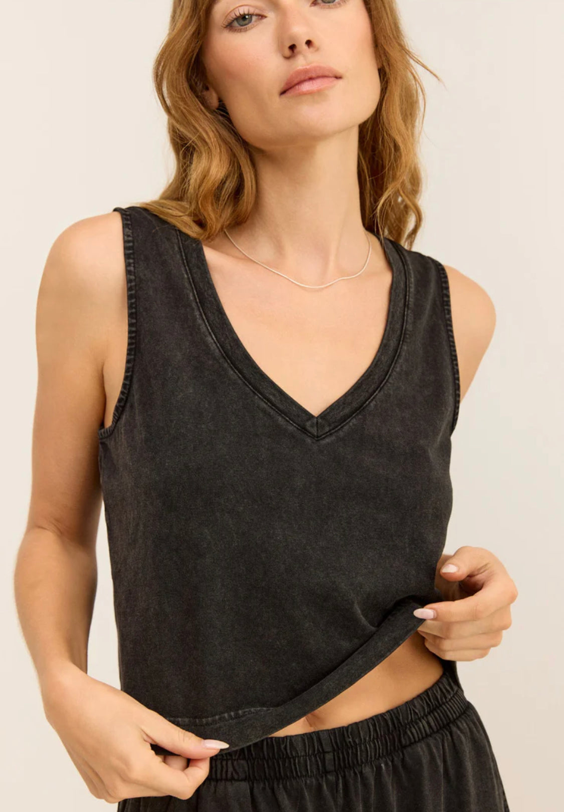 SLOANE V-NECK TOP- BLACK - ZT242656