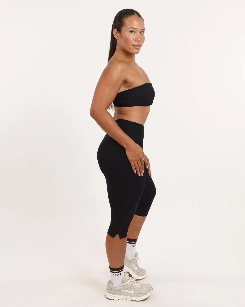 Mid Rise Capri Leggings - Ribbed Black
