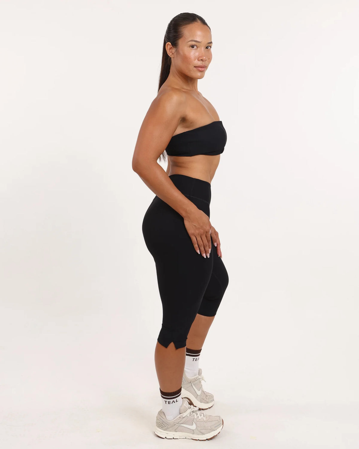 Mid Rise Capri Leggings - Ribbed Black
