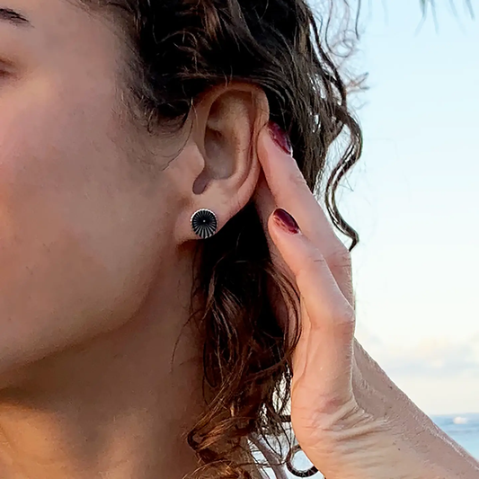 'opihi Stud Earrings - DSD